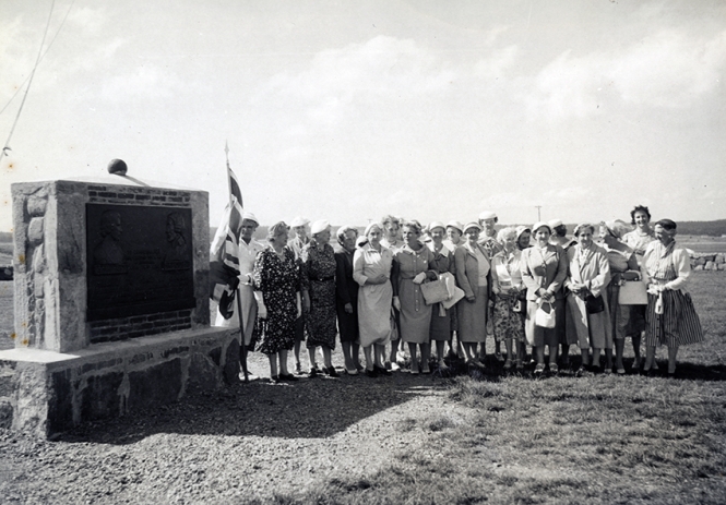 Plaque and IODE Louisbourg Chapter